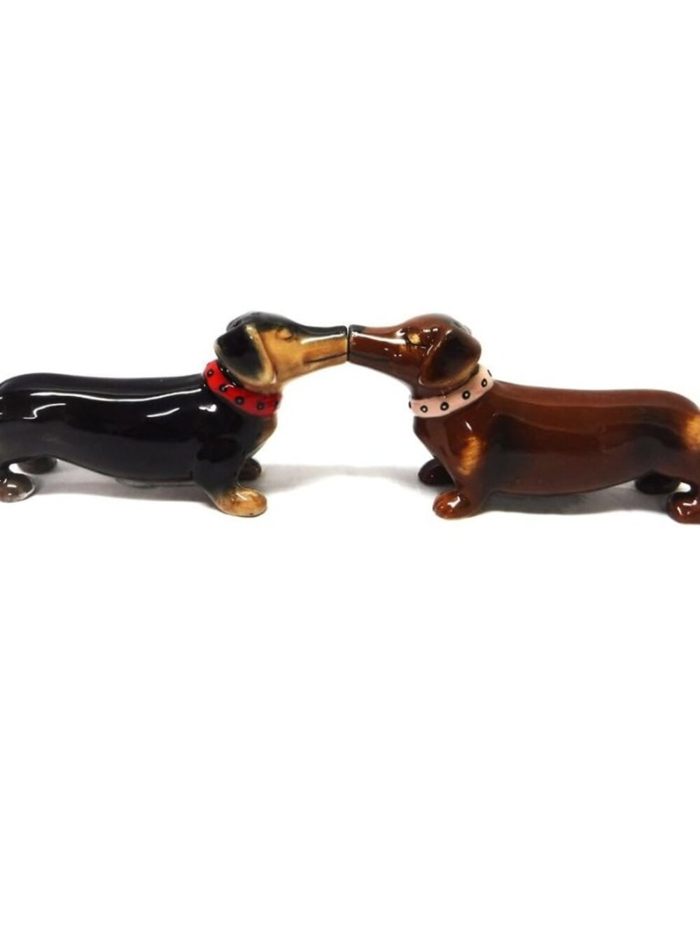 NWT Kissing Dachshunds Salt & Pepper Shakers Set